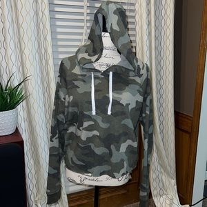 NEW VS PINK Camo Crop Hoodie.